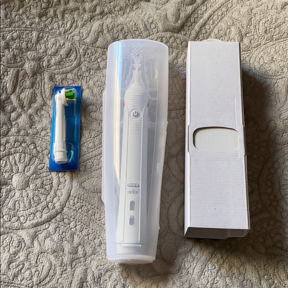 Oral B Advance Electric Toothbrush